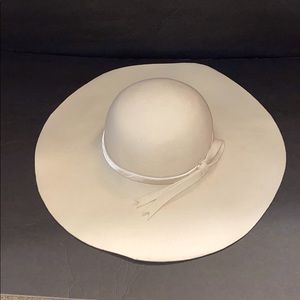 NWOT* BeBe Cream Floppy Hat